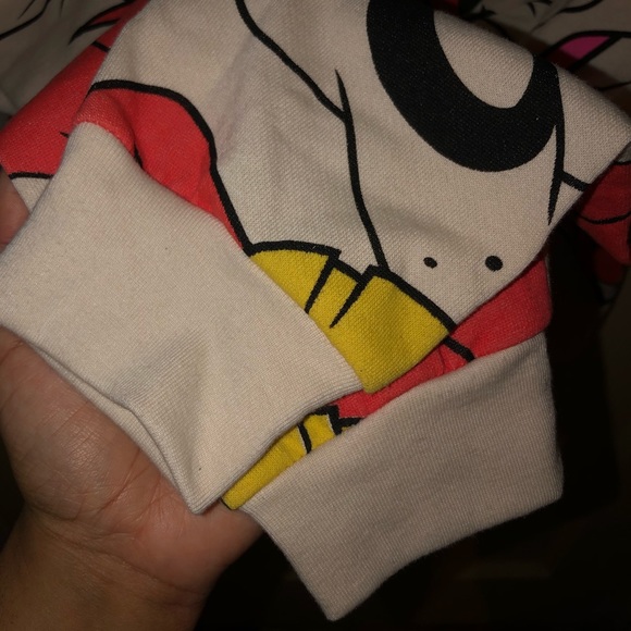 Looney Tunes graphic sweater. - Picture 4 of 5